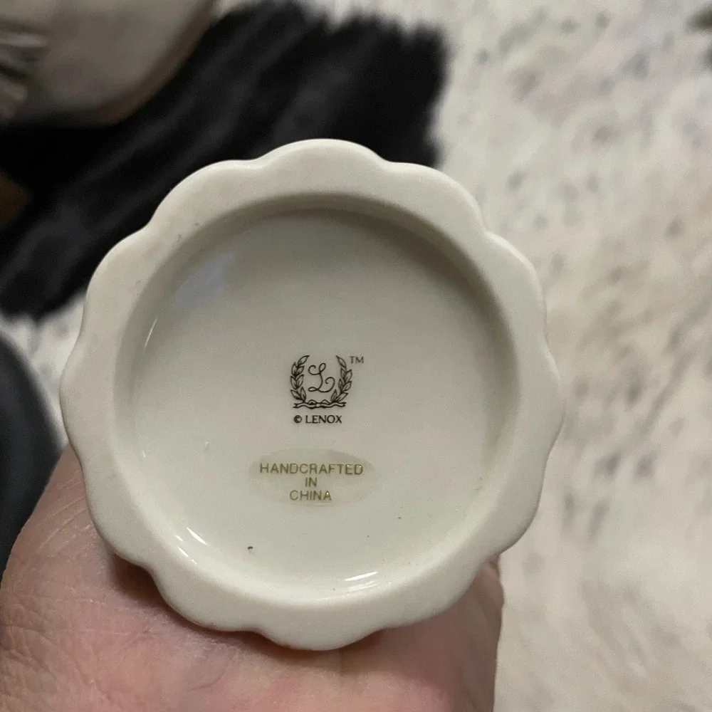 Lenox Bud Vase Ivory Cream Porcelain‎ Embossed Rose Floral Gold Trim Handcrafted